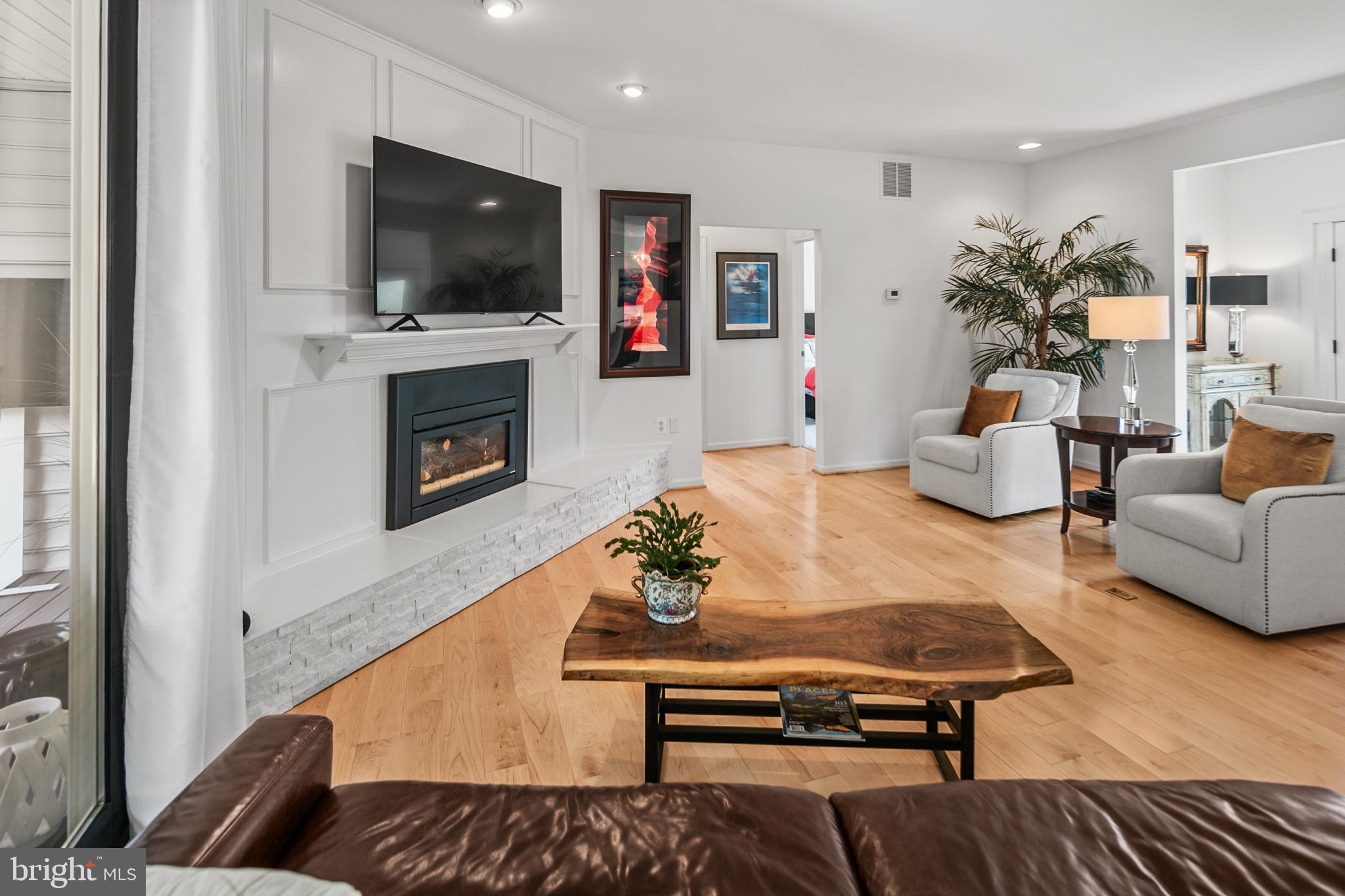 16836 Hardy Road Mount Airy, MD 21771 - Photo 7 of 68 Living Room