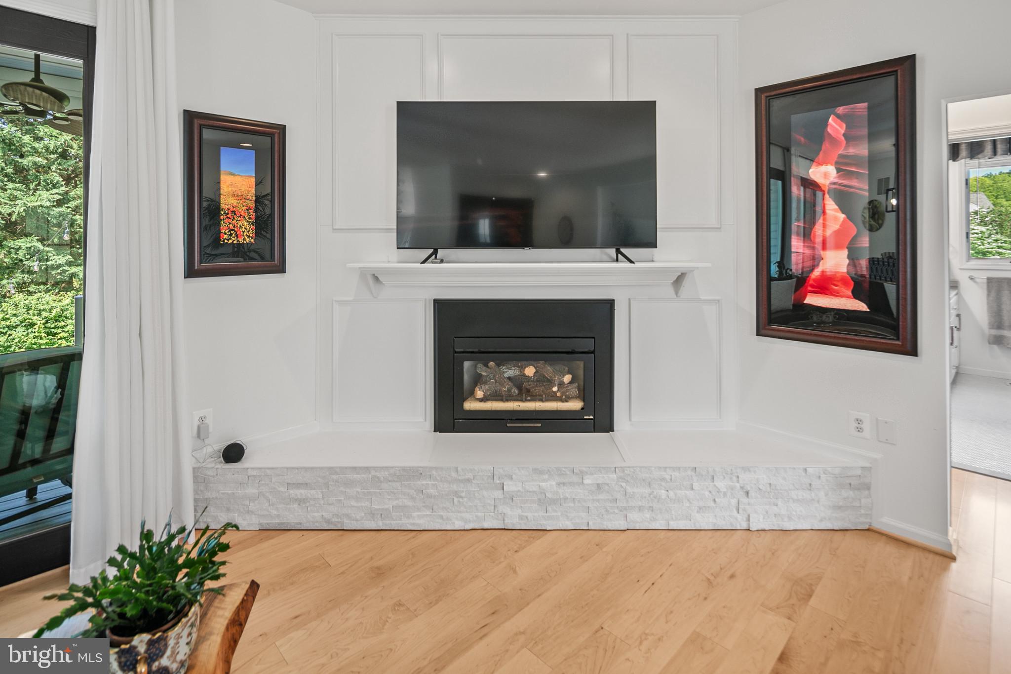16836 Hardy Road Mount Airy, MD 21771 - Photo 9 of 68 Living Room