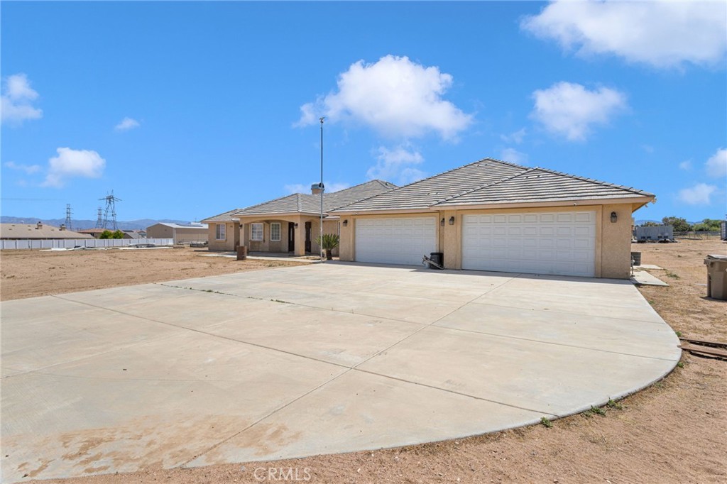 14201 Rodeo Road Hesperia, CA 92344 - Photo 3 of 39