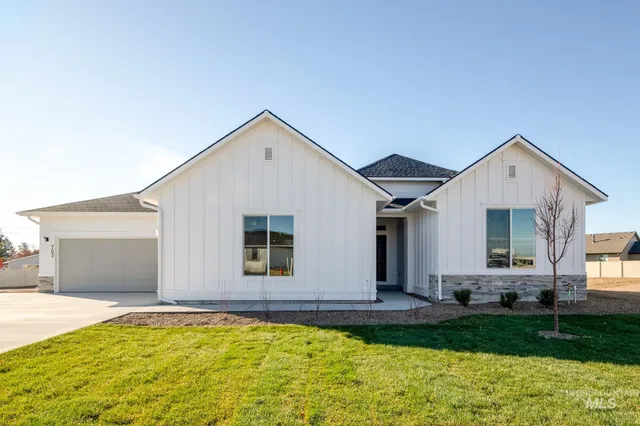 $479,990 | 703 Strike Eagle Street, Mountain Home, ID 83647