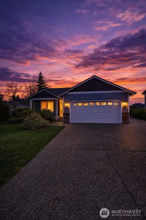 $2,950 | 17611 67th Ave Court East, Puyallup, WA 98375