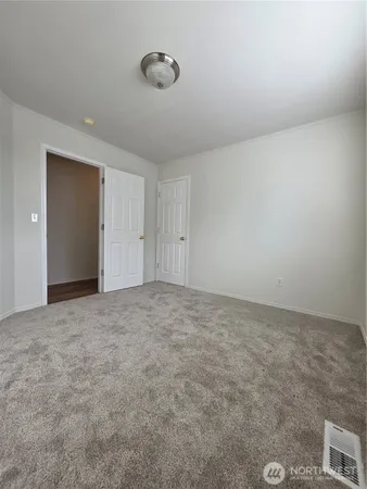 $2,700 | 17611 67th Ave Court East, Puyallup, WA 98375