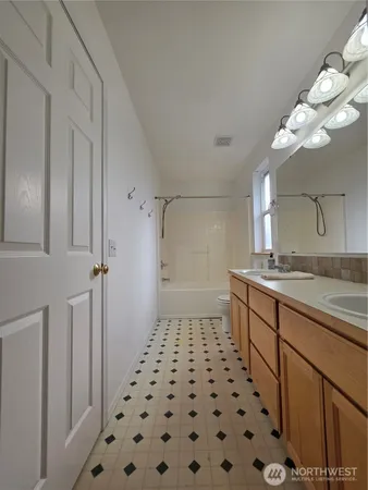 $2,700 | 17611 67th Ave Court East, Puyallup, WA 98375