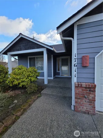 $2,700 | 17611 67th Ave Court East, Puyallup, WA 98375