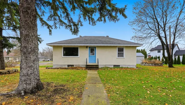 $154,900 | 302 Minnesota Avenue East, Minnesota Lake, MN 56068