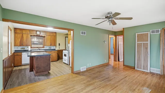 $154,900 | 302 Minnesota Avenue East, Minnesota Lake, MN 56068