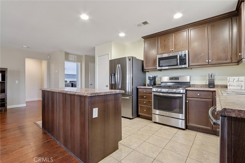 3086 Hawthorne Road Perris, CA 92571 - Photo 13 of 34
