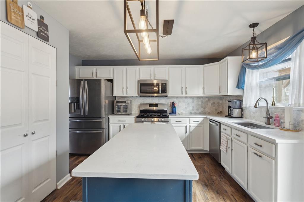 208 Summit Circle Houston, PA 15342 - Photo 4 of 30