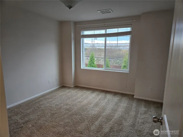 $2,600 | 3337 30th Drive, Everett, WA 98201