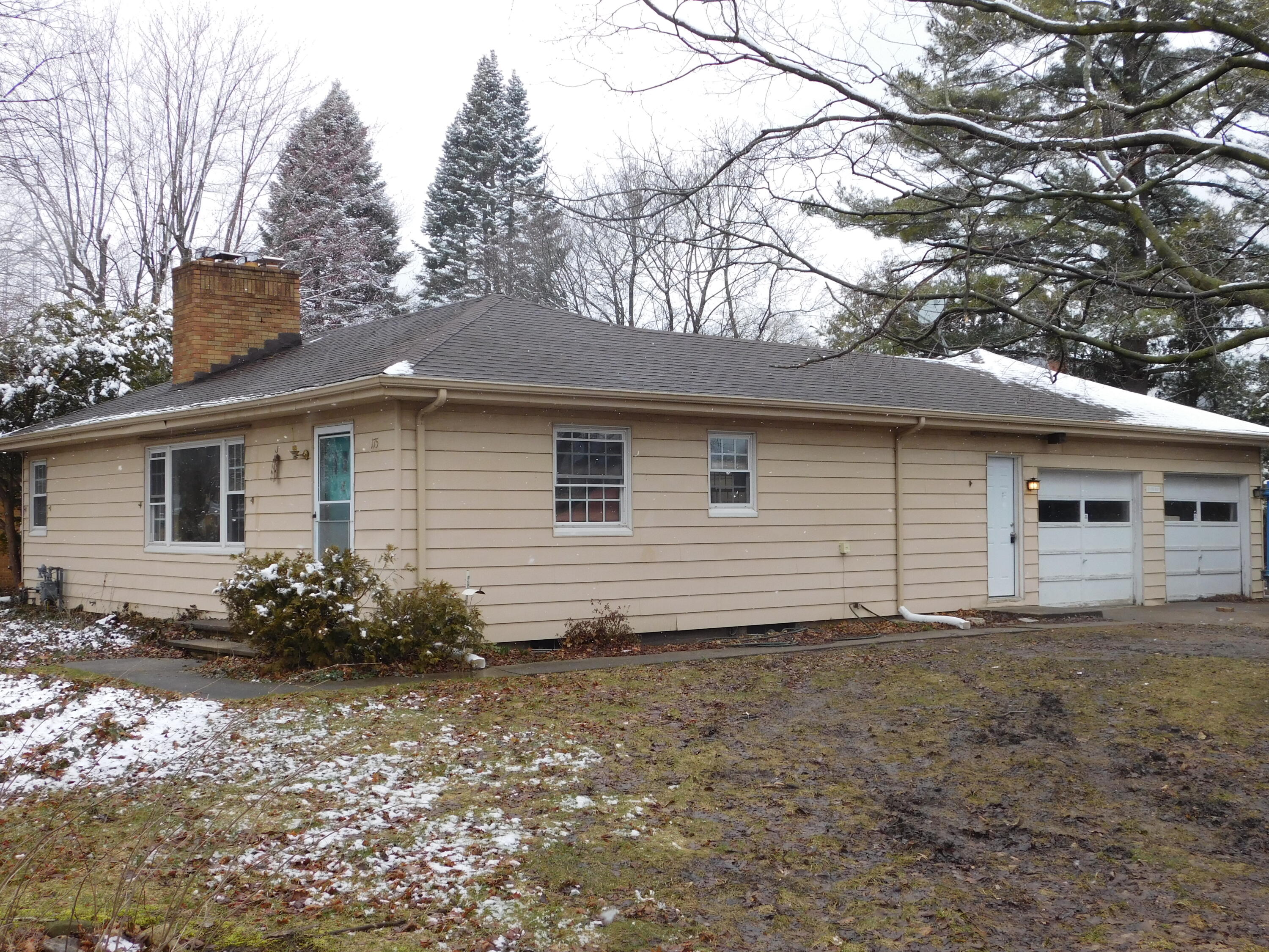 175 Fisk Road Benton Harbor, MI 49022 - Photo 2 of 31 DSCN2991