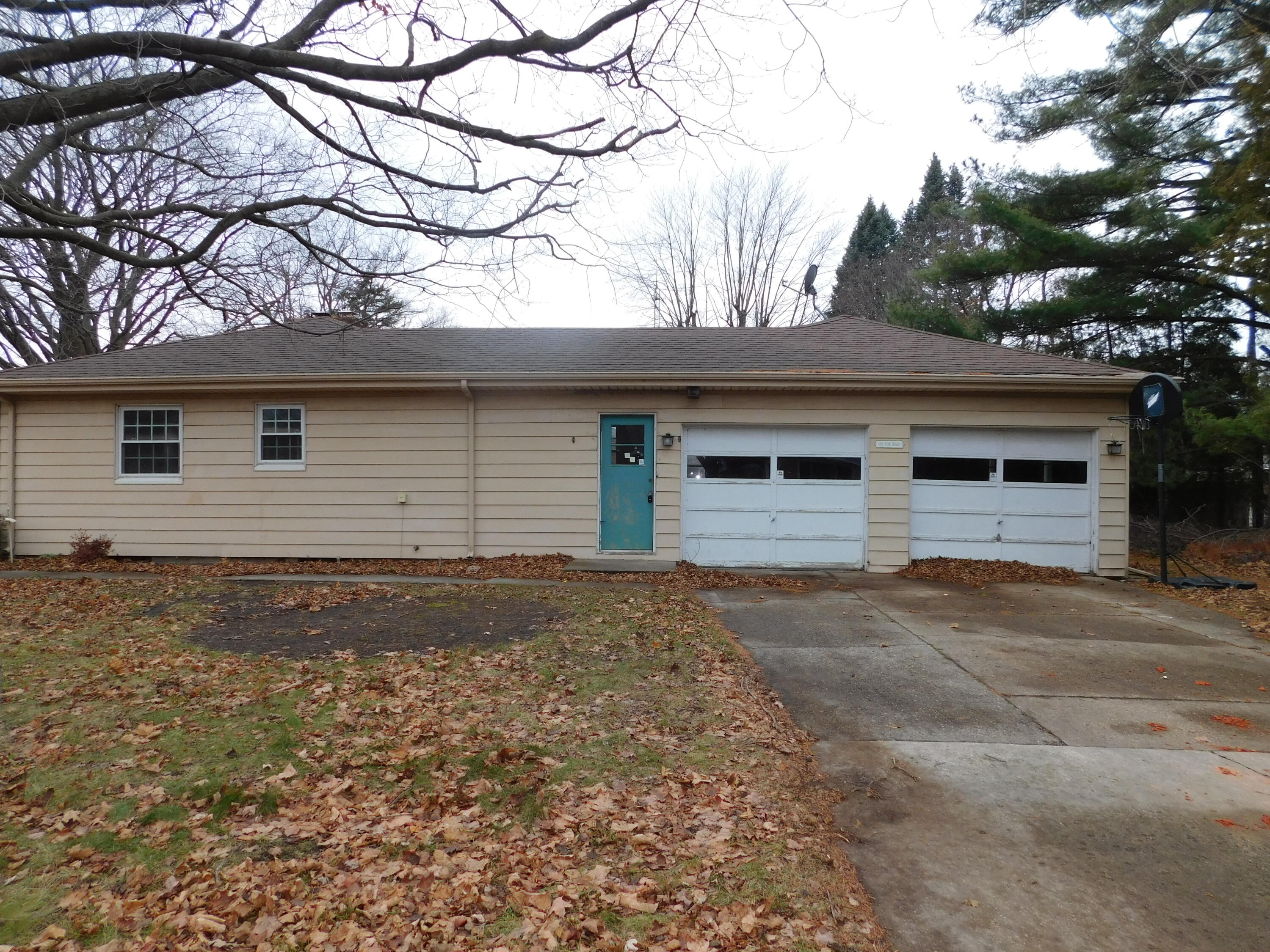 175 Fisk Road Benton Harbor, MI 49022 - Photo 3 of 31 DSCN2796