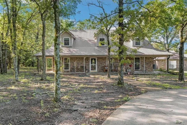 $585,900 | 906 County Road 2770, Honey Grove, TX 75446