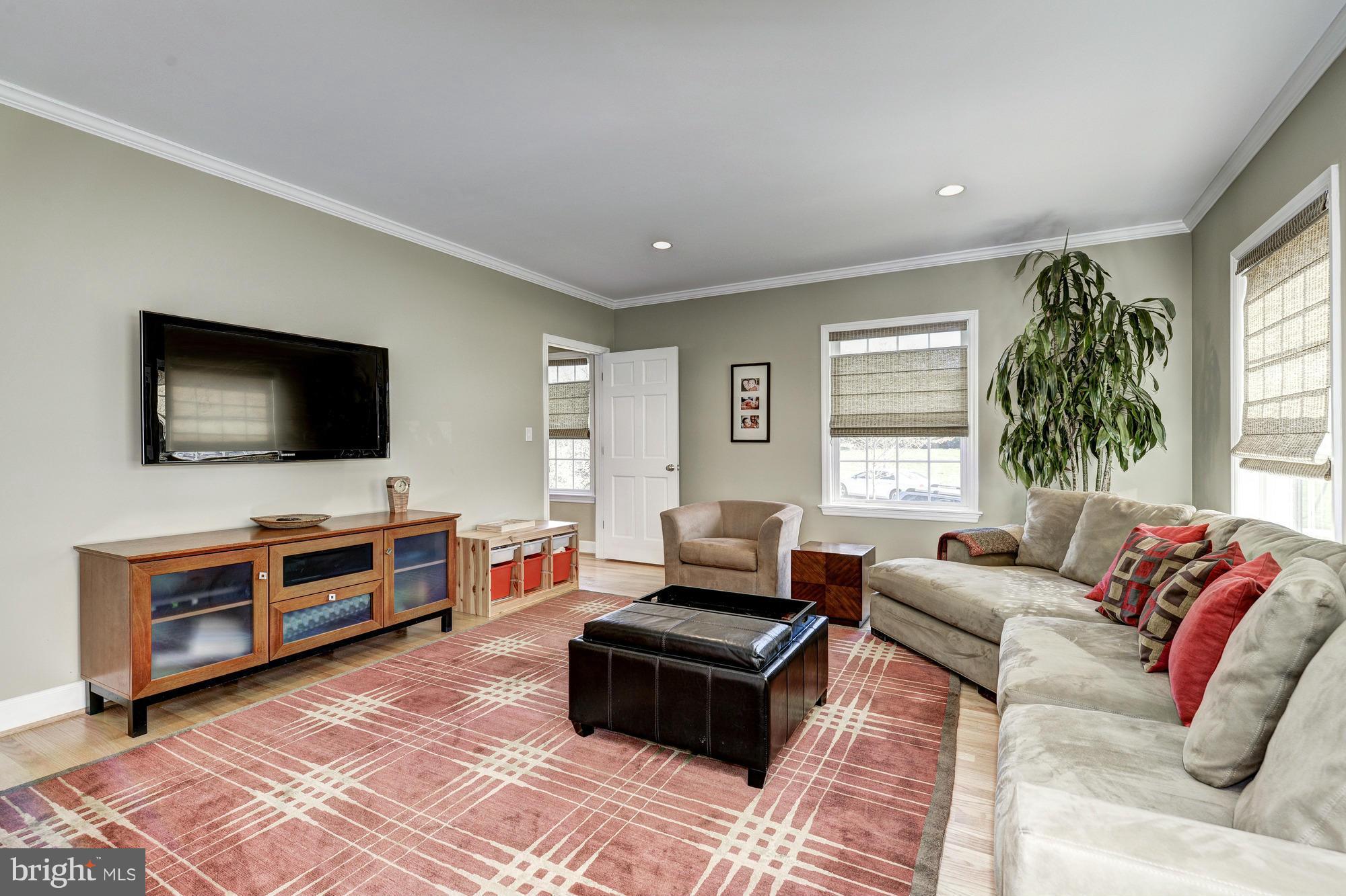 1501 Roxanna Road Northwest Washington, DC 20012 - Photo 3 of 16 Family Room