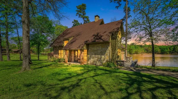 $695,000 | 343 N Creek, Pittsburg, TX 75686