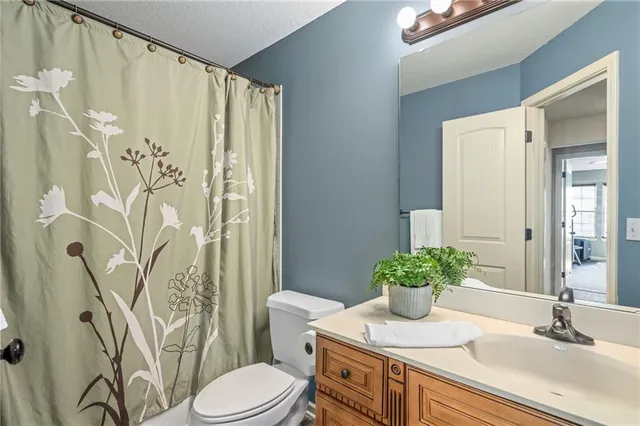 $300,000 | 8925 Inkster, Lenexa, KS 66227