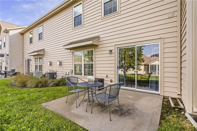 $300,000 | 8925 Inkster, Lenexa, KS 66227