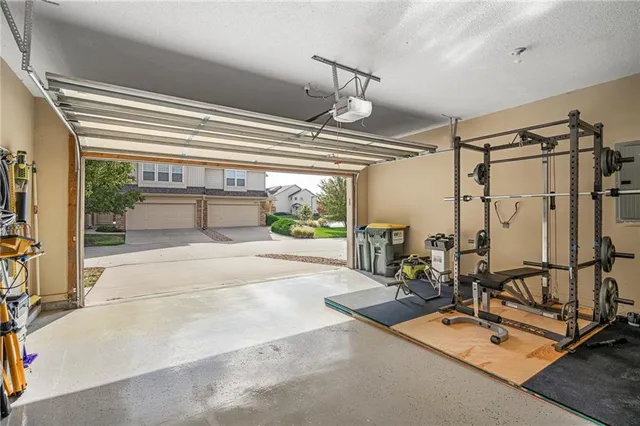 $300,000 | 8925 Inkster, Lenexa, KS 66227