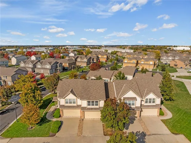 $300,000 | 8925 Inkster, Lenexa, KS 66227