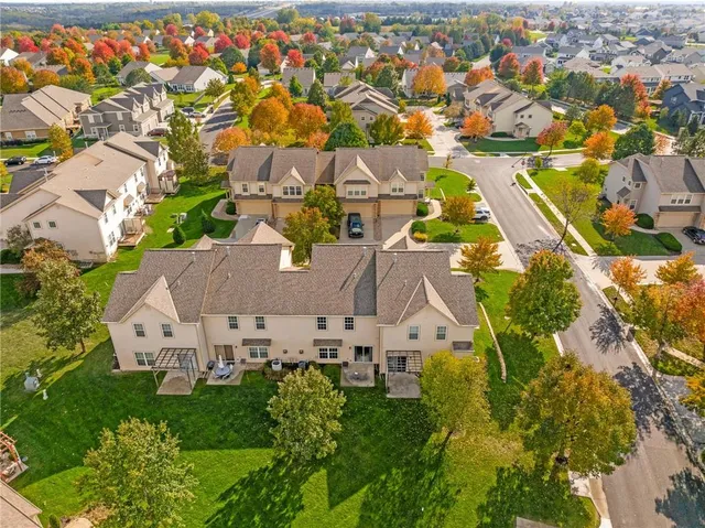 $300,000 | 8925 Inkster, Lenexa, KS 66227