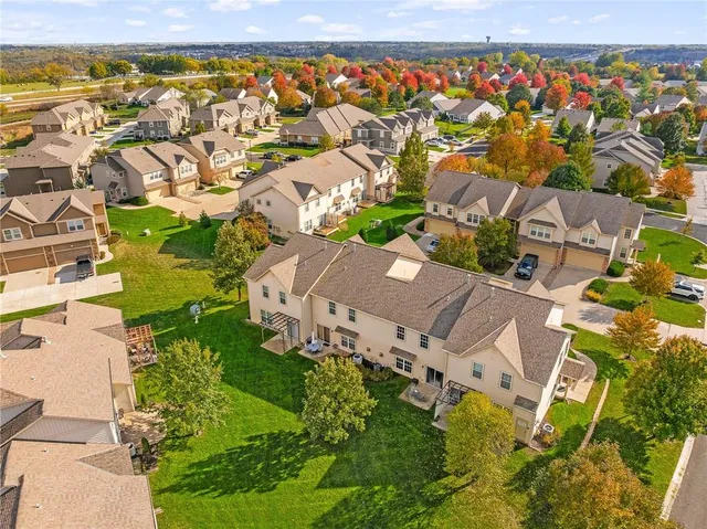 $300,000 | 8925 Inkster, Lenexa, KS 66227