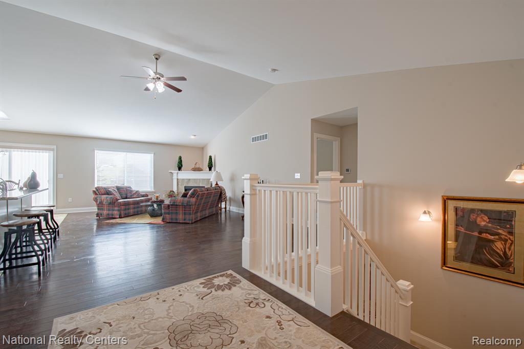 471 Hosta Howell, MI 48843 - Photo 7 of 31
