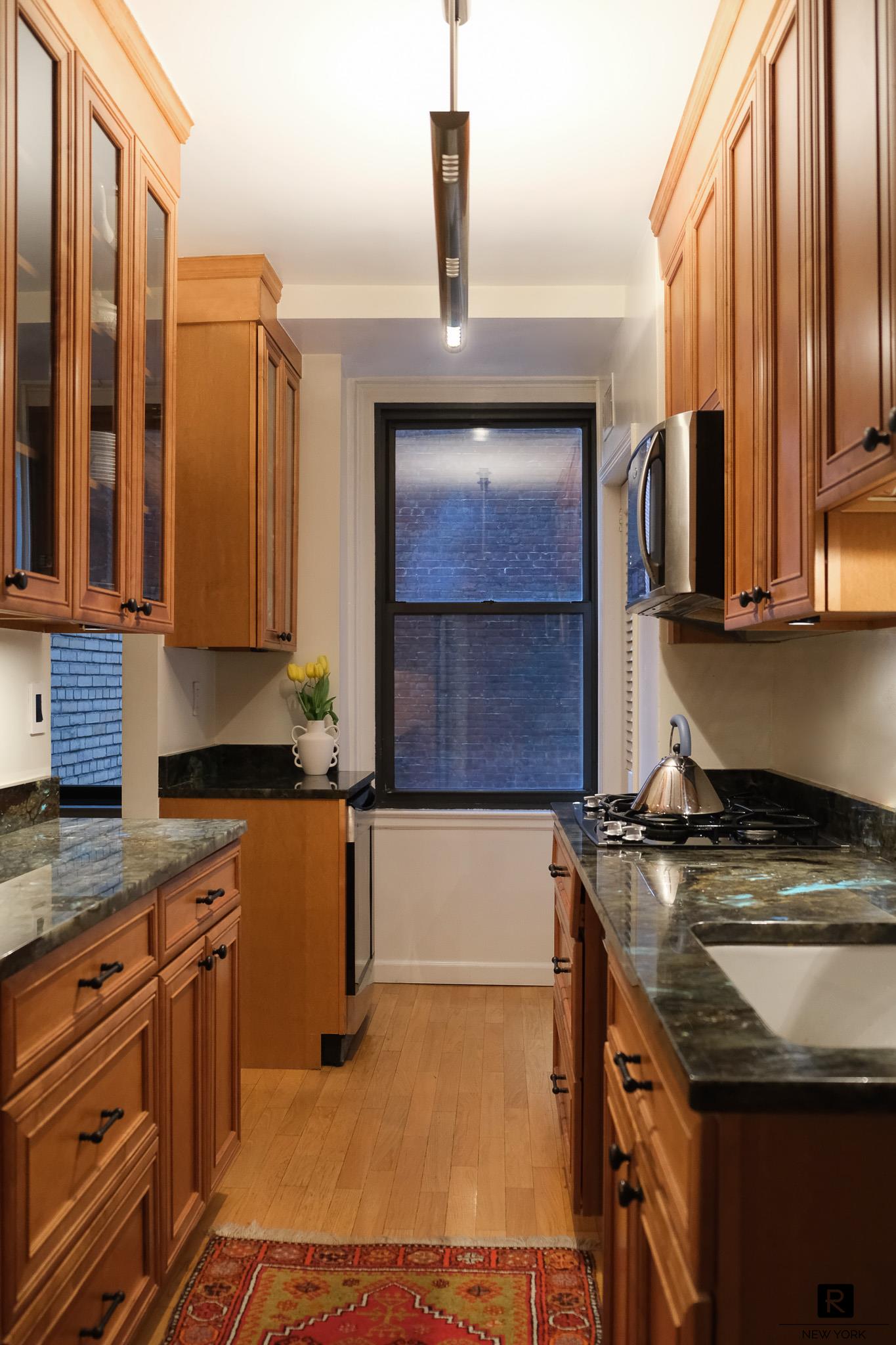 325 East 57th Street, Unit 2D Manhattan, NY 10022 - Photo 7 of 10