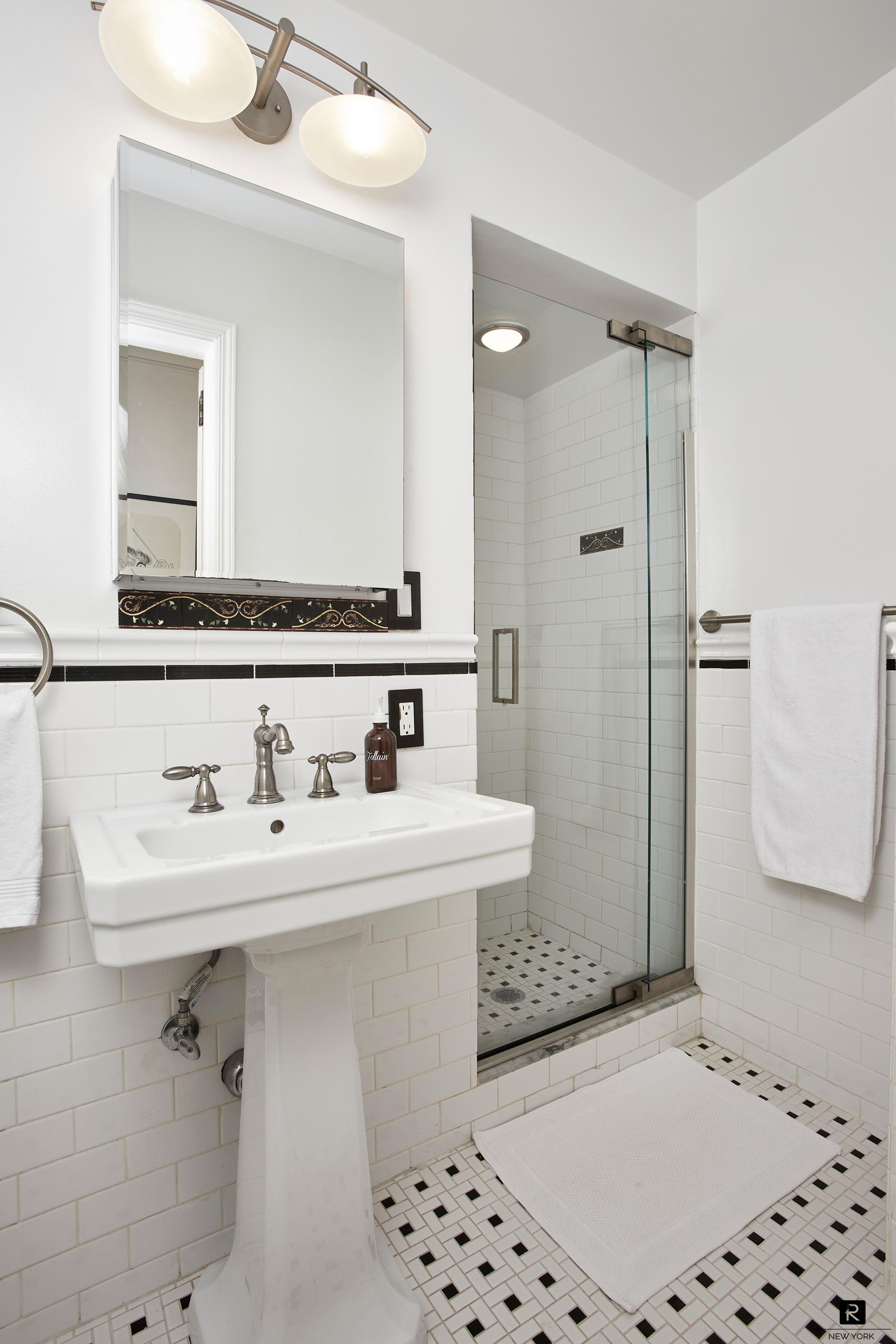 325 East 57th Street, Unit 2D Manhattan, NY 10022 - Photo 8 of 10