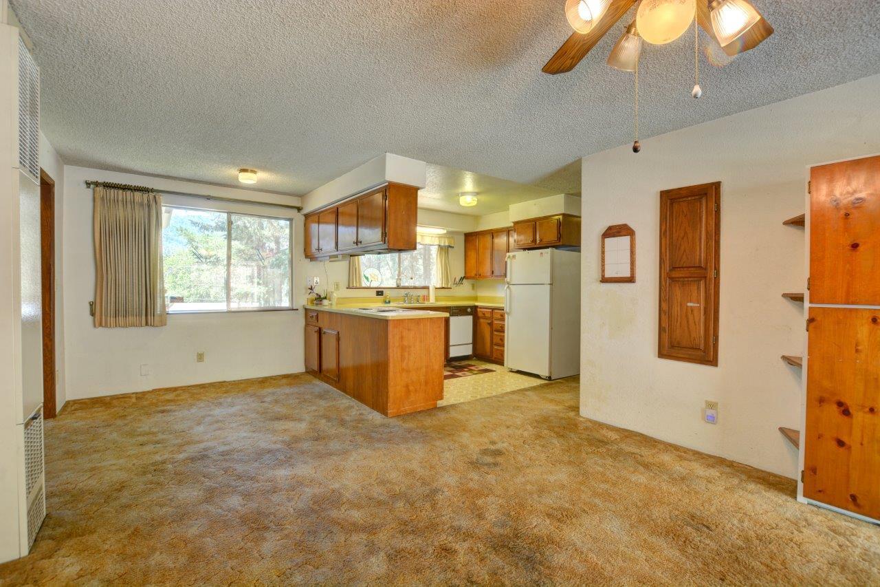 1320 Wards Creek Road Rogue River, OR 97537 - Photo 5 of 35 05