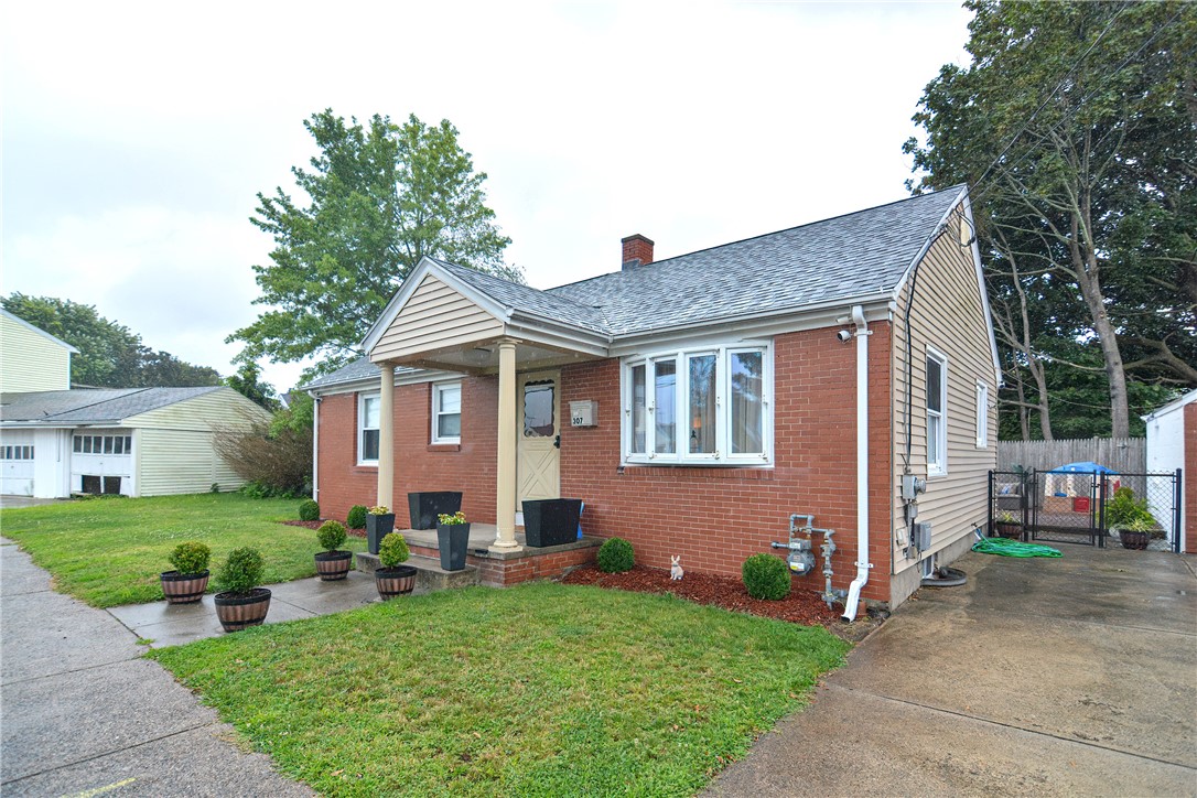 307 Woodhaven Road Pawtucket, RI 02861 - Photo 5 of 48