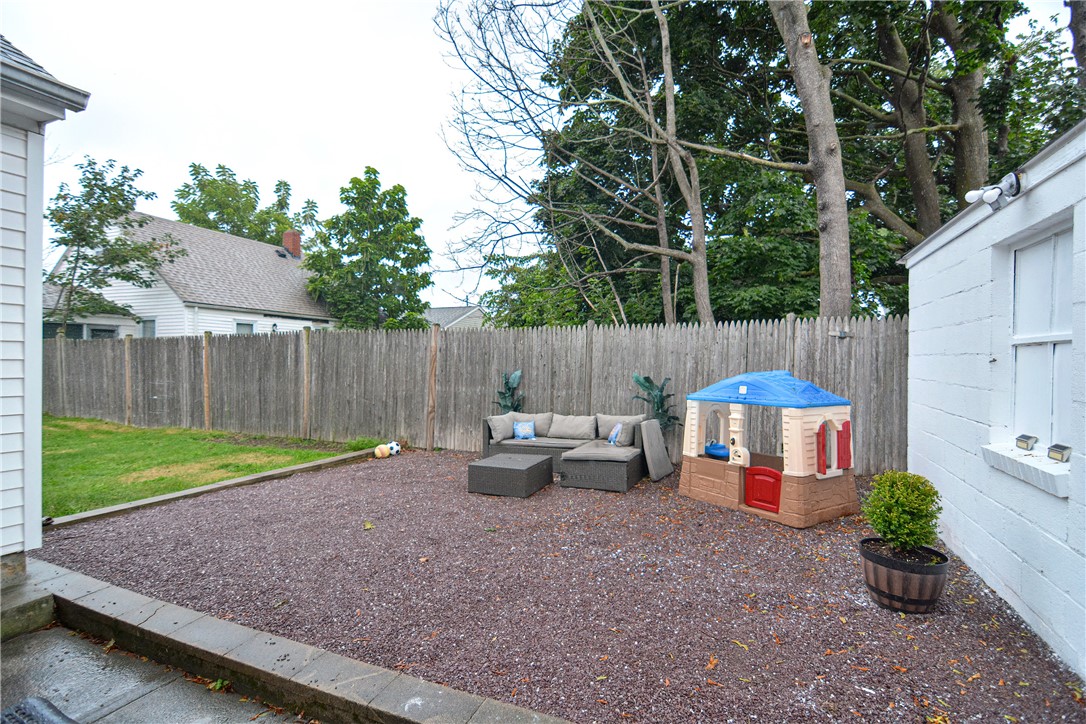 307 Woodhaven Road Pawtucket, RI 02861 - Photo 8 of 48