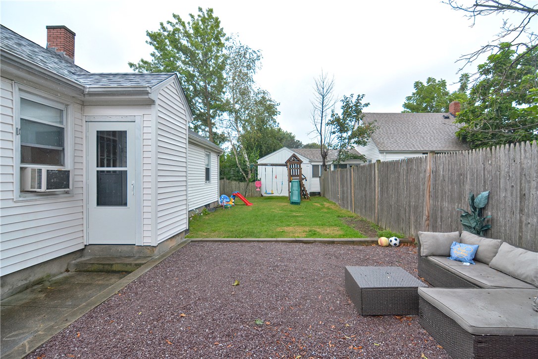 307 Woodhaven Road Pawtucket, RI 02861 - Photo 9 of 48