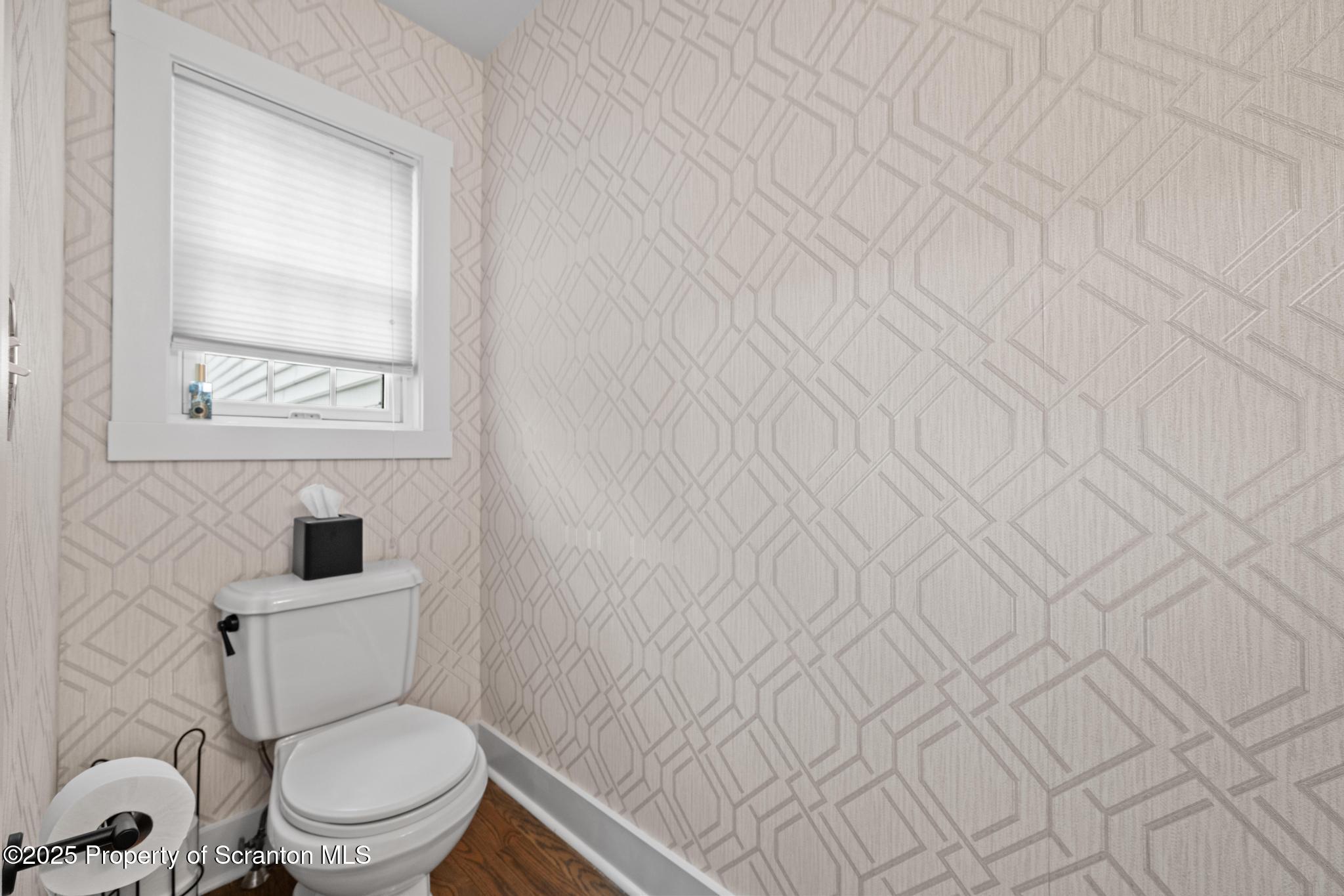 302 Thackeray Cl Moosic, PA 18507 - Photo 18 of 44 DSC_1794