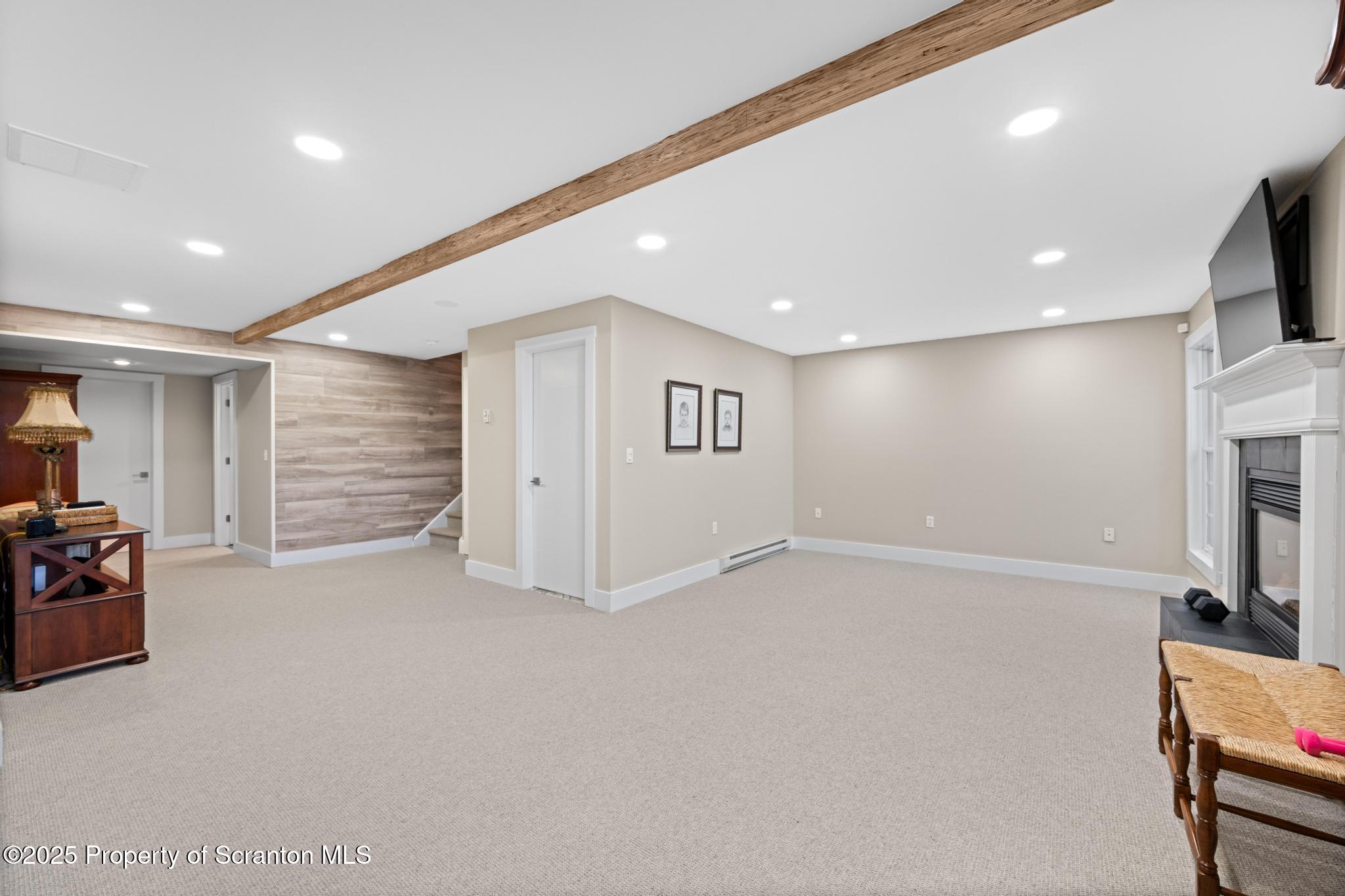 302 Thackeray Cl Moosic, PA 18507 - Photo 33 of 44 DSC_1899