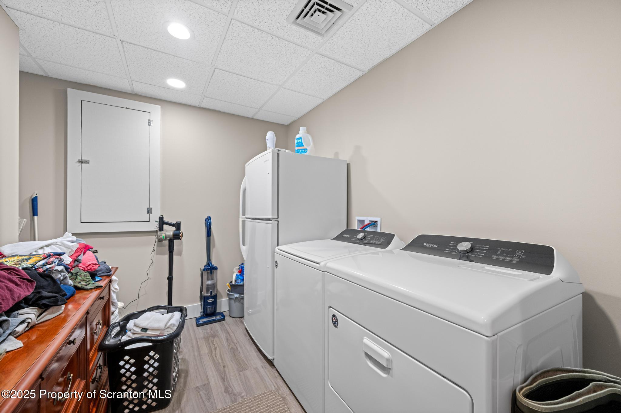 302 Thackeray Cl Moosic, PA 18507 - Photo 35 of 44 DSC_1909