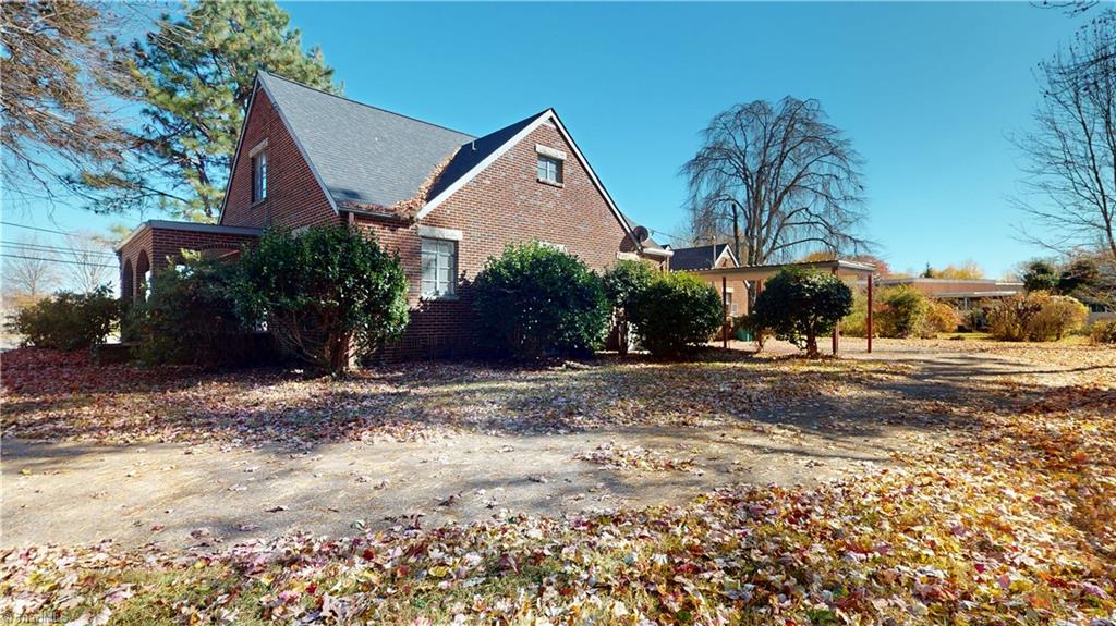 602 South Main Street Dobson, NC 27017 - Photo 5 of 46