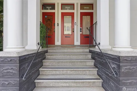 a view of entryway with a front door