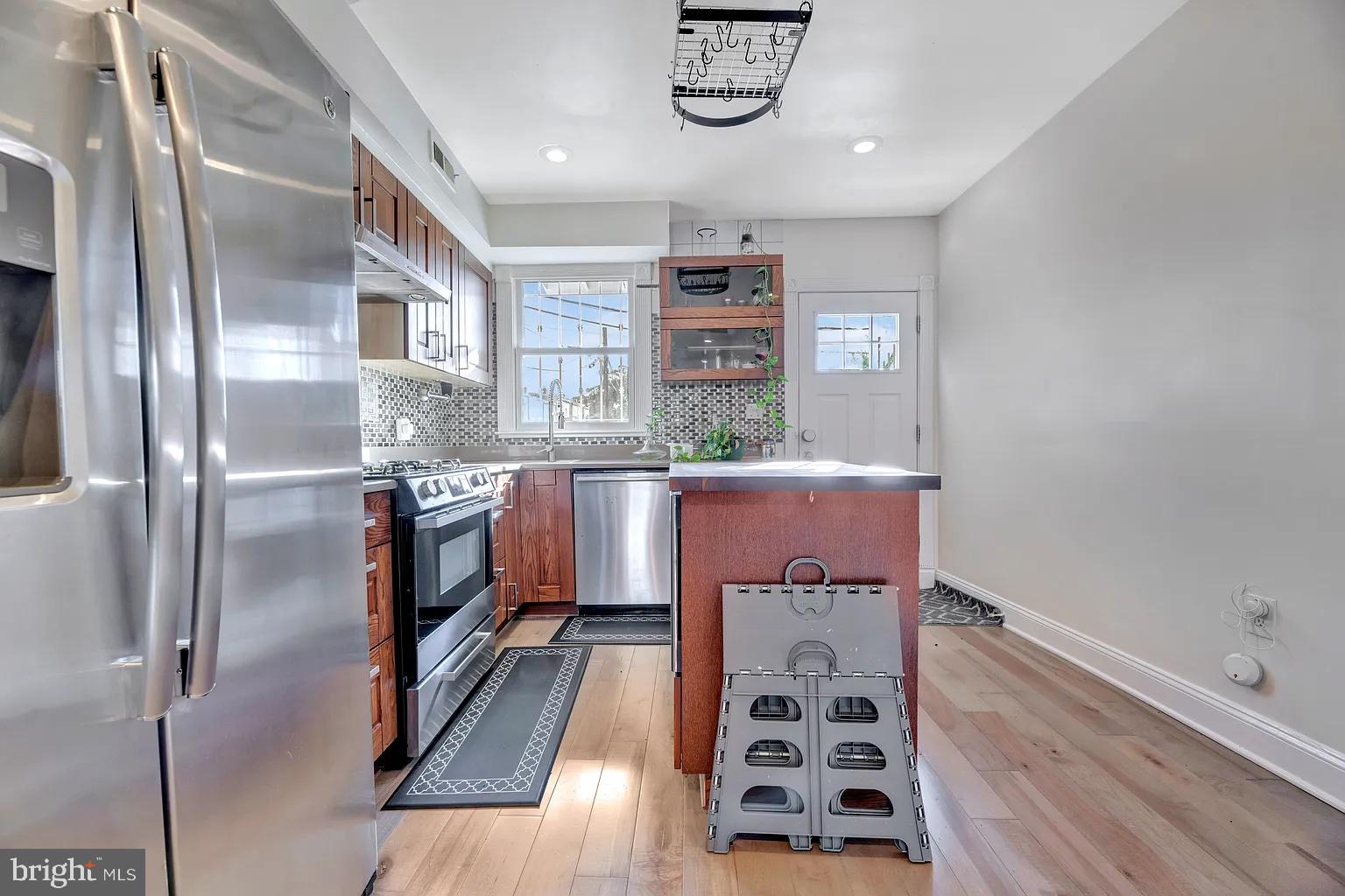 639 20th Street Northeast Washington, DC 20002 - Photo 4 of 25