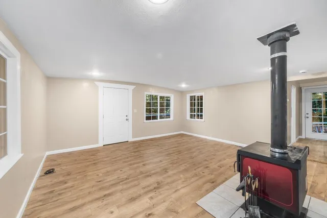 a view of a livingroom with workspace