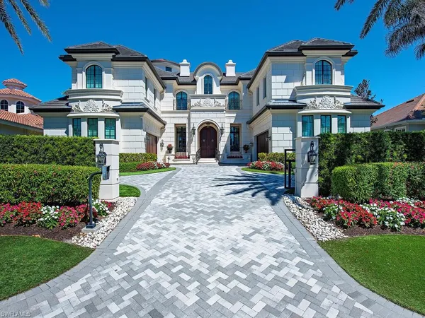$9,975,000 | 233 Mermaids Bight, Naples, FL 34103
