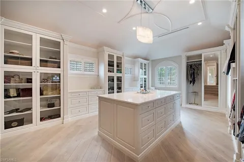 $10,975,000 | 233 Mermaids Bight, Naples, FL 34103