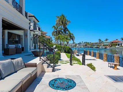 $10,975,000 | 233 Mermaids Bight, Naples, FL 34103