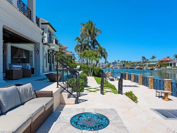$9,975,000 | 233 Mermaids Bight, Naples, FL 34103