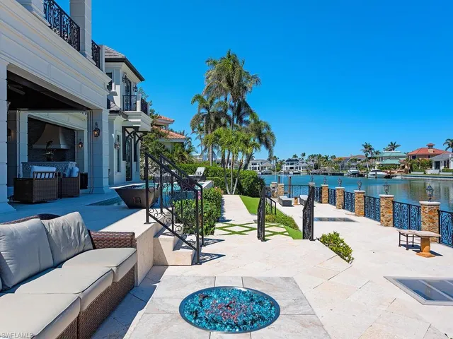 $10,975,000 | 233 Mermaids Bight, Naples, FL 34103