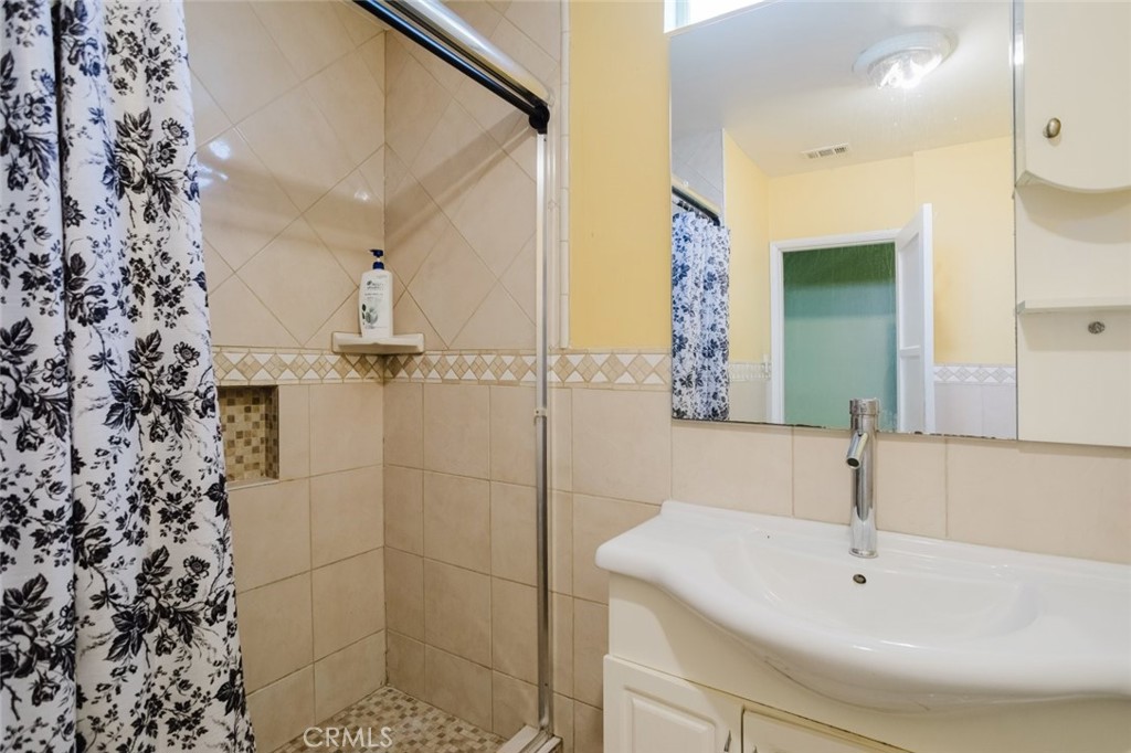 11338 Dronfield Avenue Pacoima, CA 91331 - Photo 38 of 46