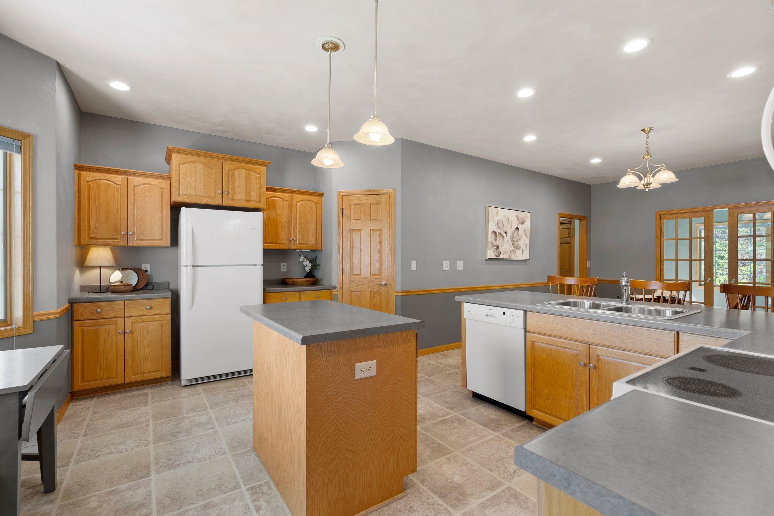 3700 Hampton Court Appleton, WI 54915 - Photo 10 of 53