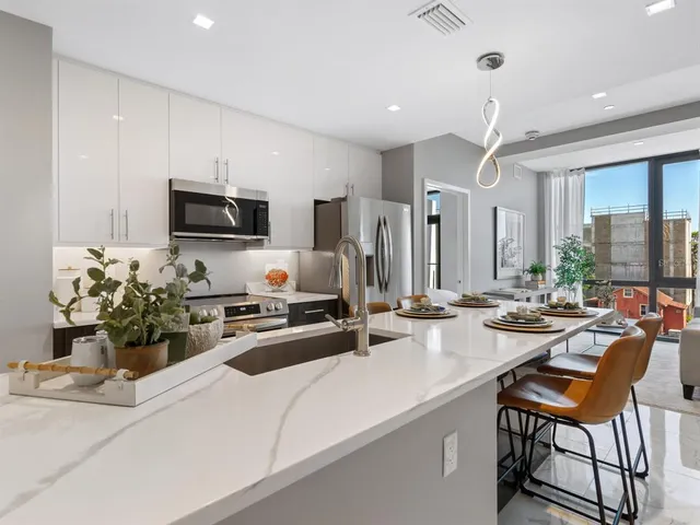 $695,000 | 1558 4th Street, Unit 406, Sarasota, FL 34236