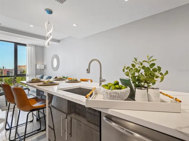 $695,000 | 1558 4th Street, Unit 406, Sarasota, FL 34236