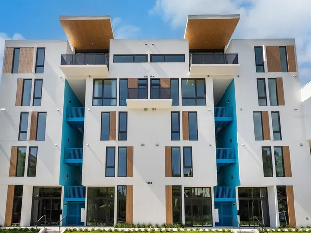 $695,000 | 1558 4th Street, Unit 406, Sarasota, FL 34236