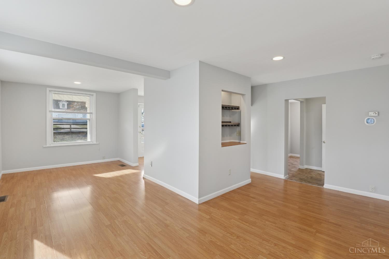 4046 Boomer Road Cincinnati, OH 45247 - Photo 7 of 36 Gallery Image 7