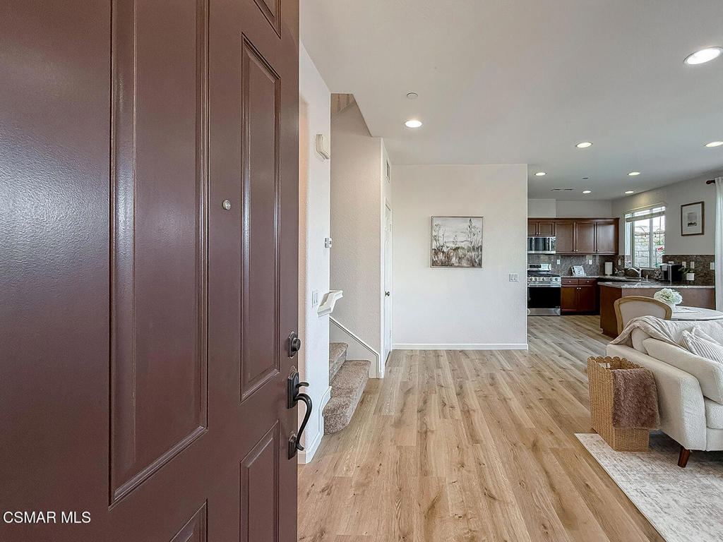 6838 Simmons Way Moorpark, CA 93021 - Photo 4 of 45